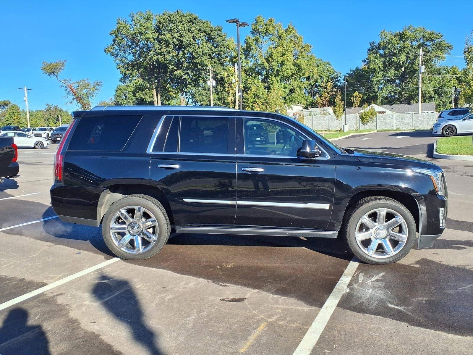 Used 2019 Cadillac Escalade Premium Luxury AWD/4WD image 2