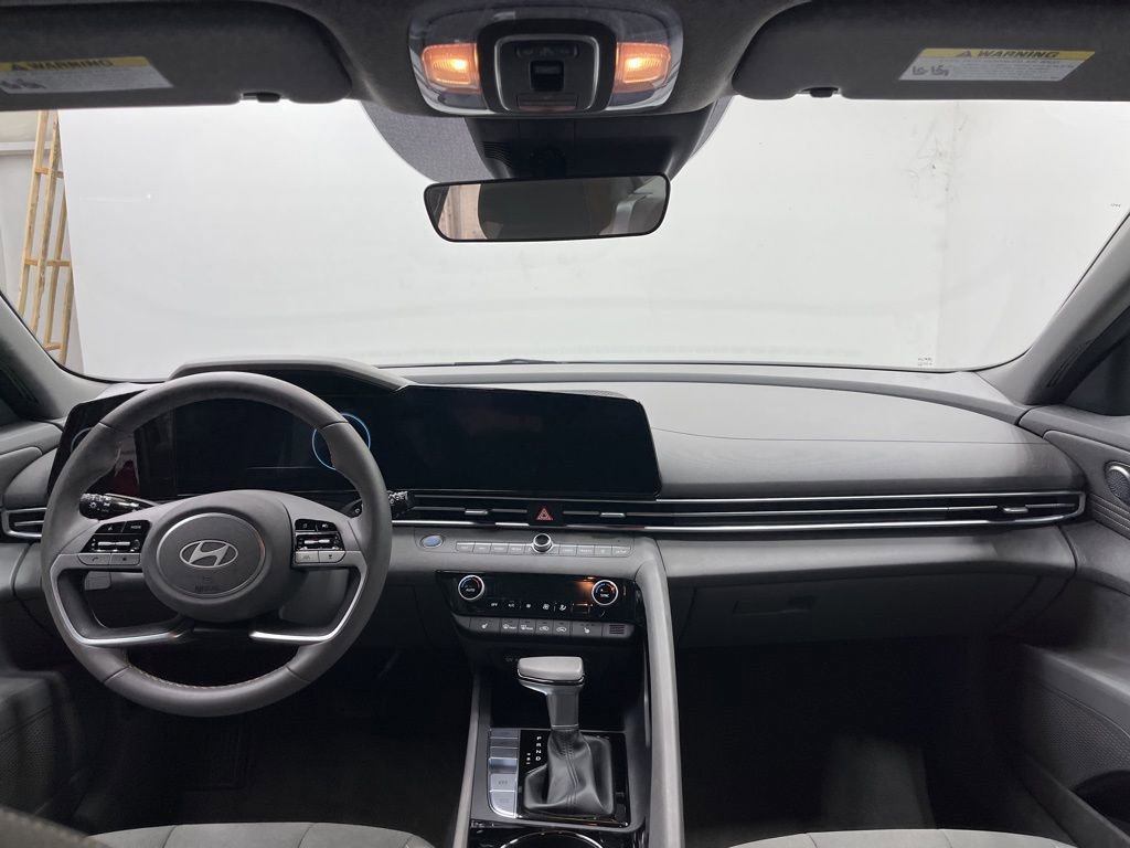 Used 2025 Hyundai Elantra SEL image 8