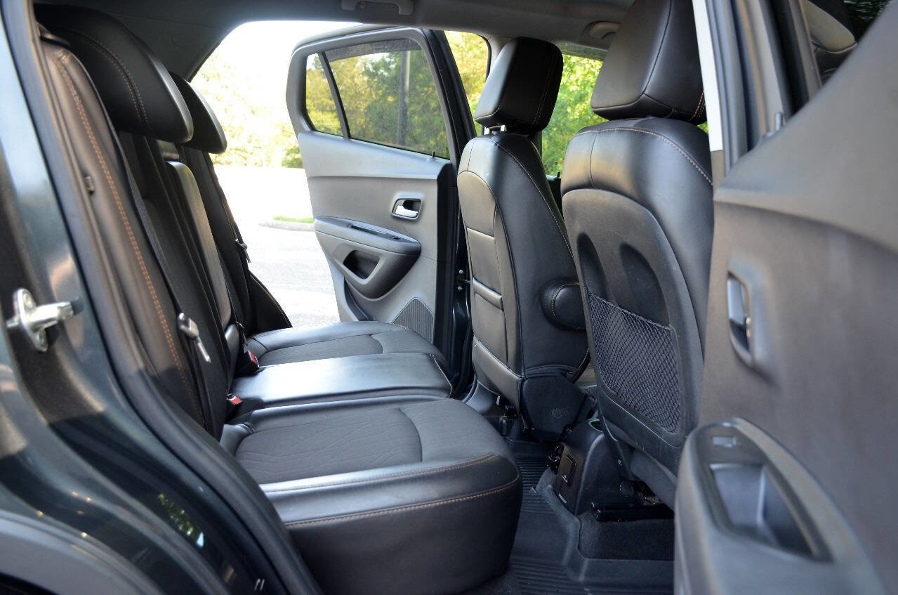 Used 2018 Chevrolet Trax LT w/ LT Convenience Package image 12