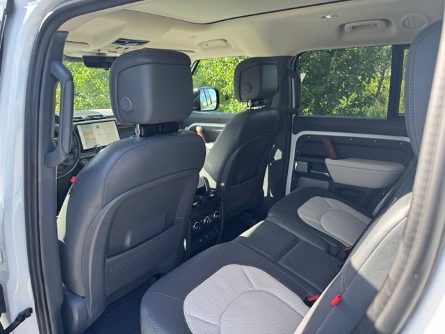 Certified 2024 Land Rover Defender 130 X-Dynamic SE AWD/4WD image 12