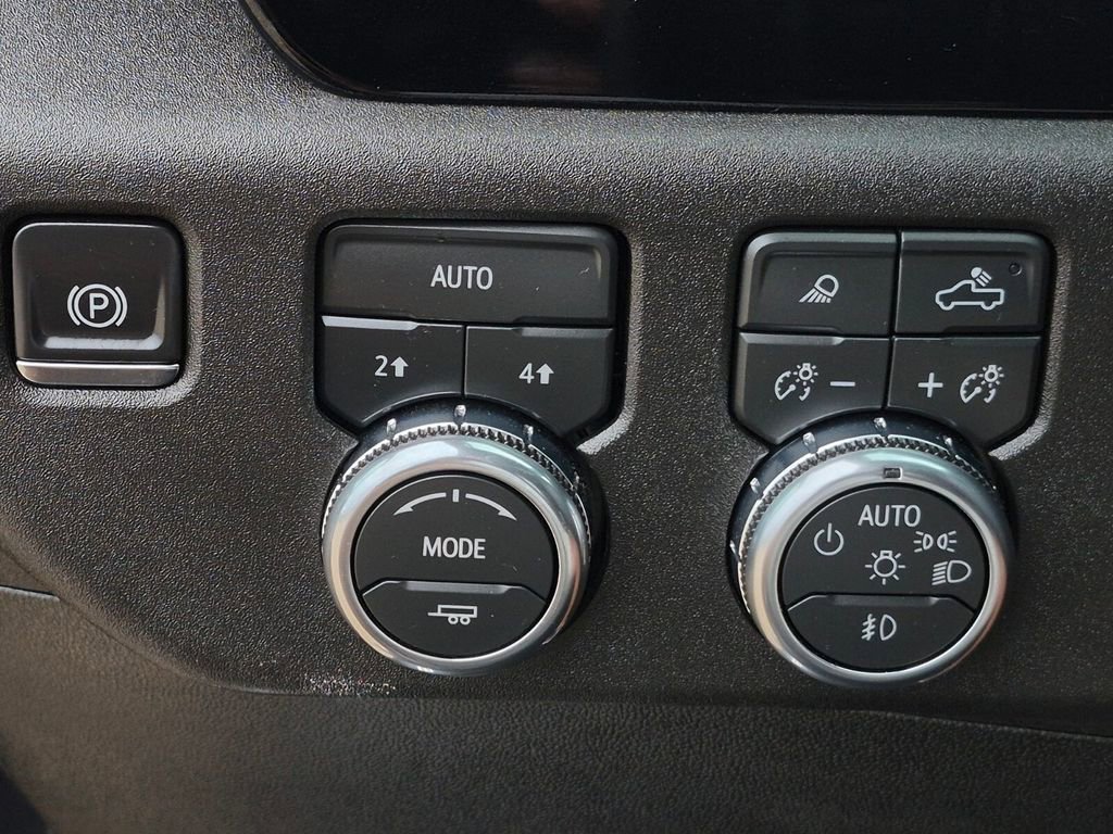 Used 2026 GMC Sierra 1500 SLT AWD/4WD image 17