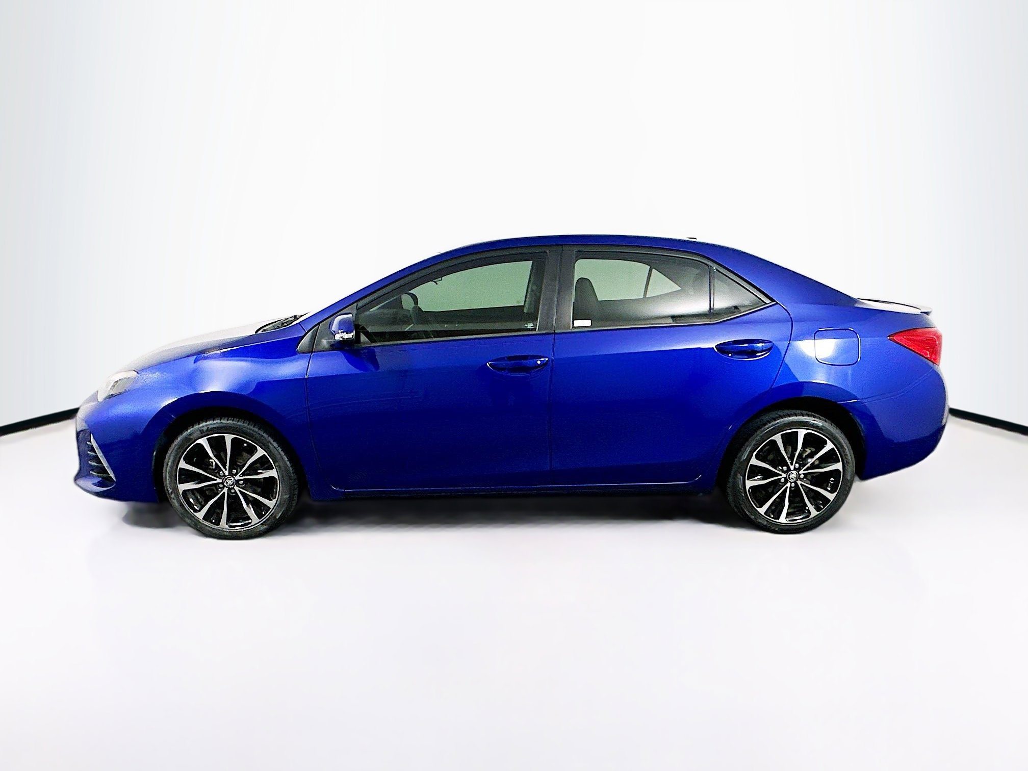 Used 2017 Toyota Corolla SE w/ SE Premium Package image 4