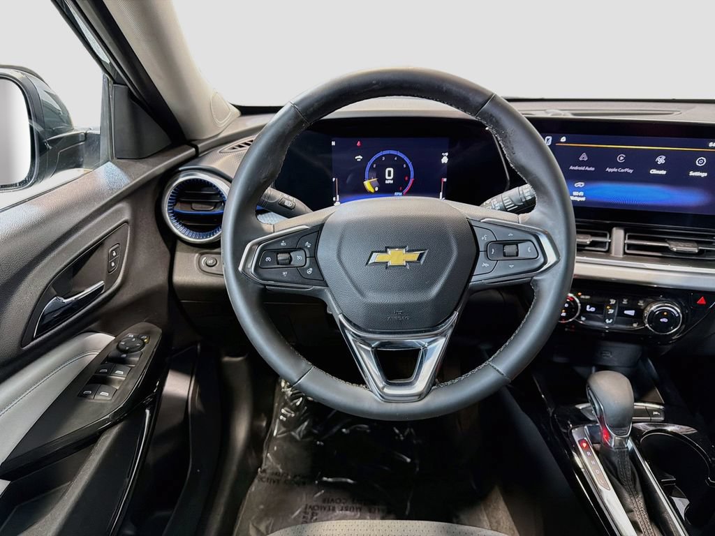 Used 2025 Chevrolet Trax LT w/ Driver Confidence Package FWD image 21