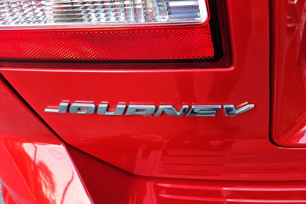 Used 2020 Dodge Journey SE w/ SE Popular Equipment Group image 23