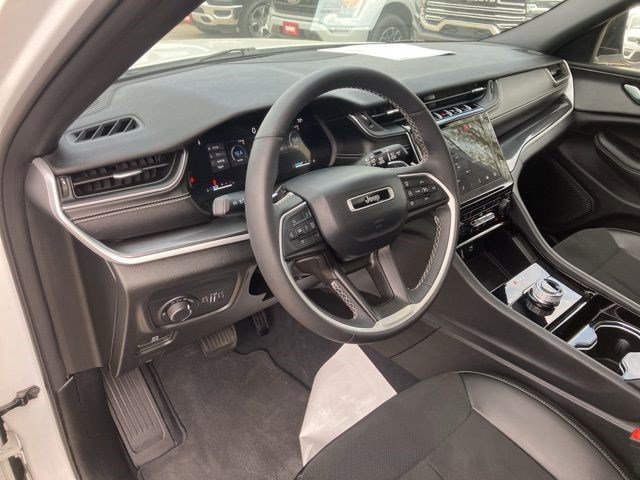 Used 2023 Jeep Grand Cherokee L Laredo AWD/4WD image 14