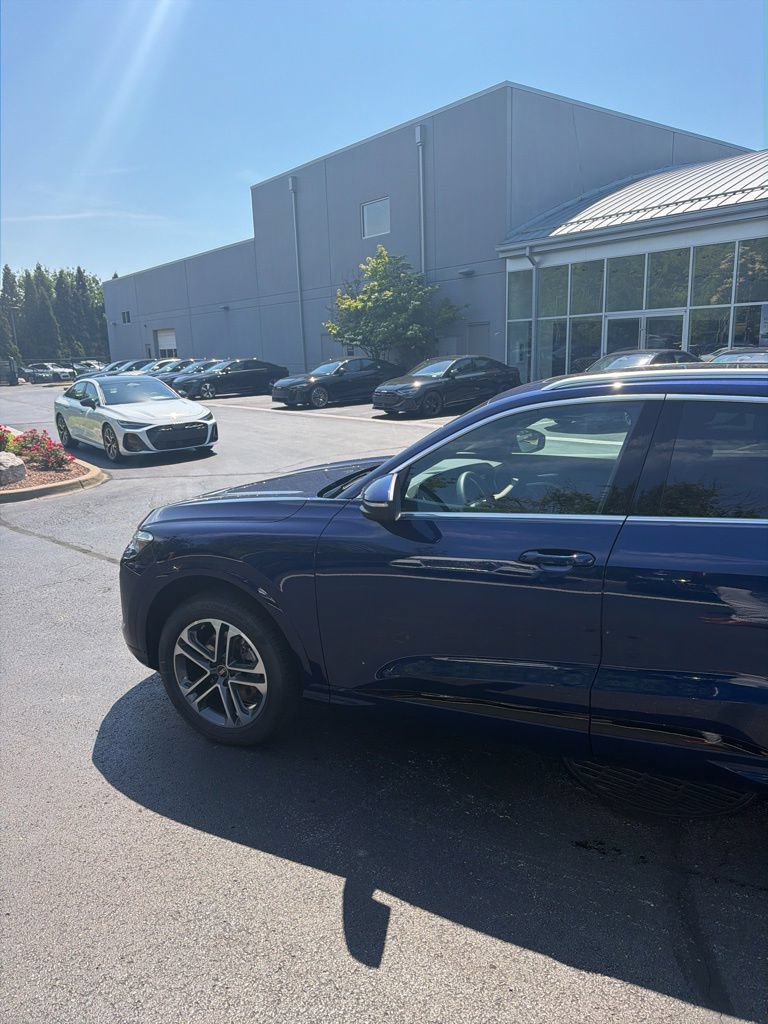Certified 2025 Audi Q5 Premium w/ Convenience Package AWD/4WD image 10
