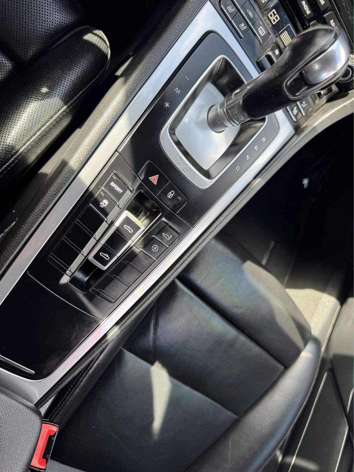 Used 2018 Porsche 718 Boxster RWD image 34