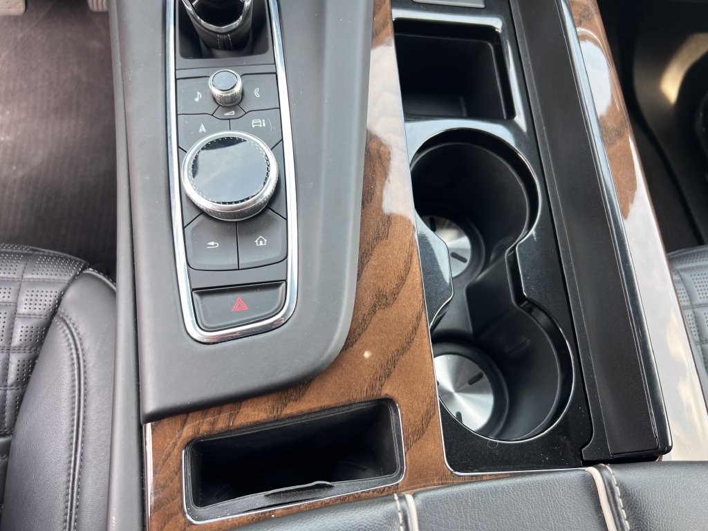 Certified 2024 Cadillac Escalade ESV Premium Luxury Platinum AWD/4WD image 44
