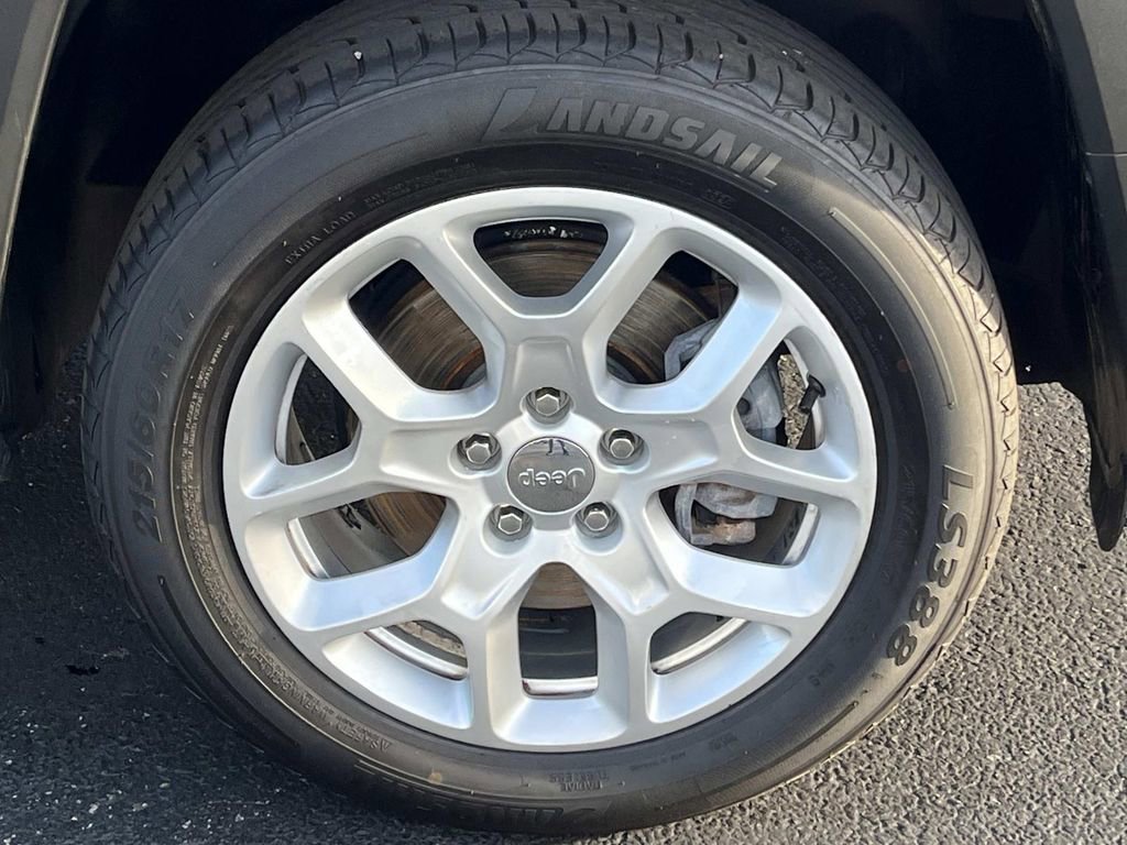 Used 2017 Jeep Renegade Latitude image 9