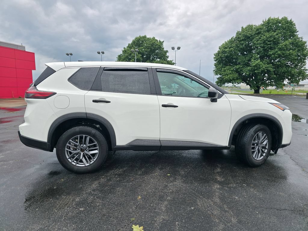 Used 2024 Nissan Rogue S AWD/4WD image 15
