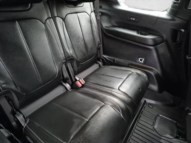 Used 2025 Jeep Grand Cherokee L Limited w/ Black Appearance Package AWD/4WD image 27