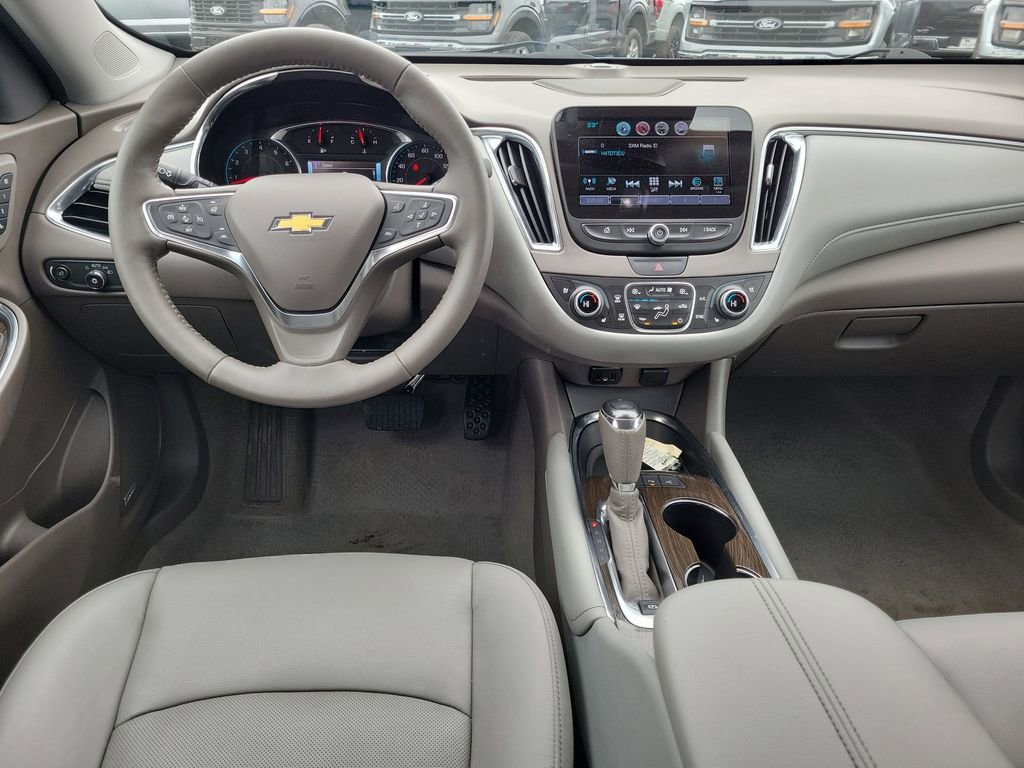 Used 2017 Chevrolet Malibu Premier w/ Driver Confidence Package image 12