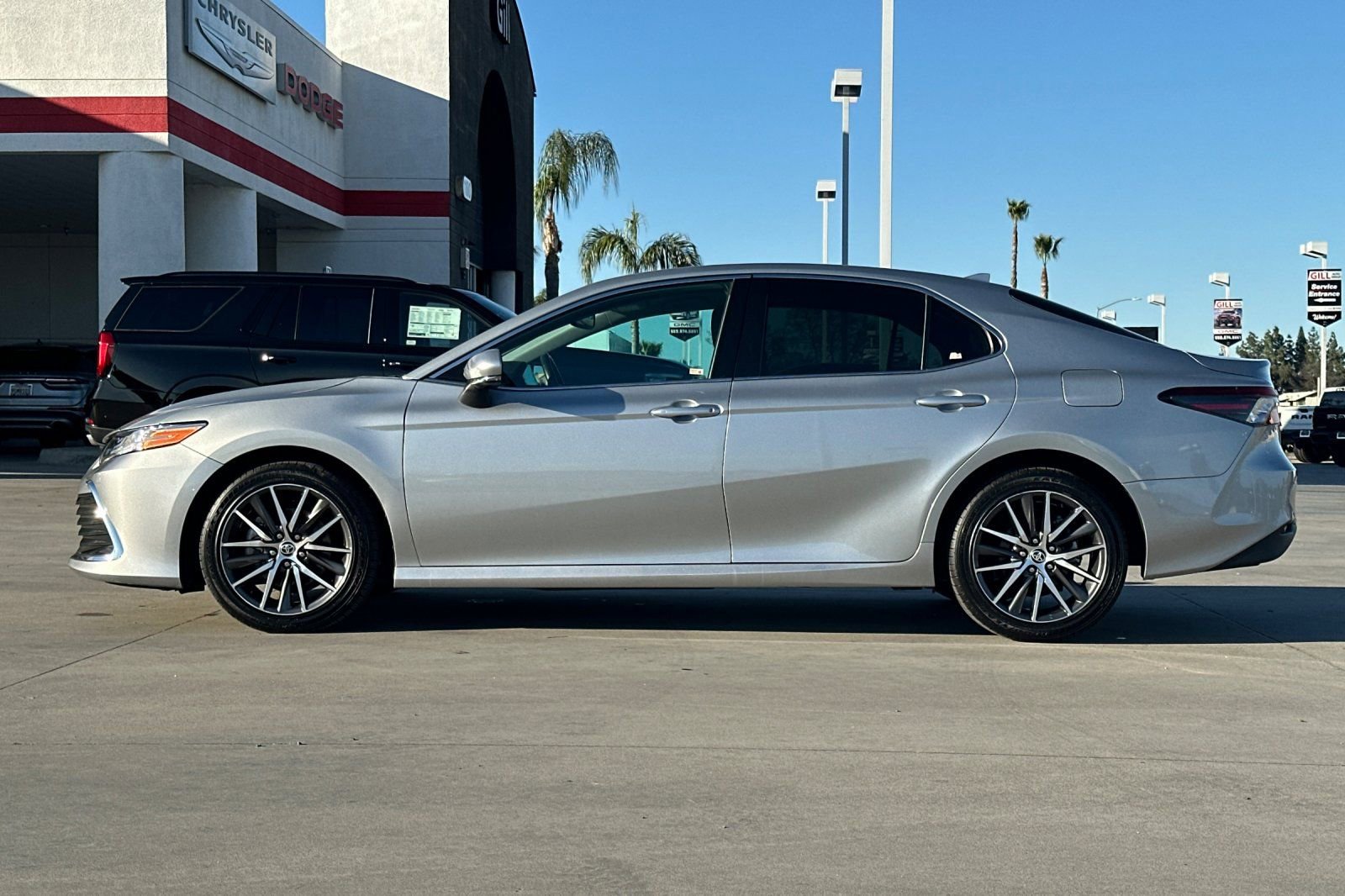 Used 2023 Toyota Camry XLE image 3
