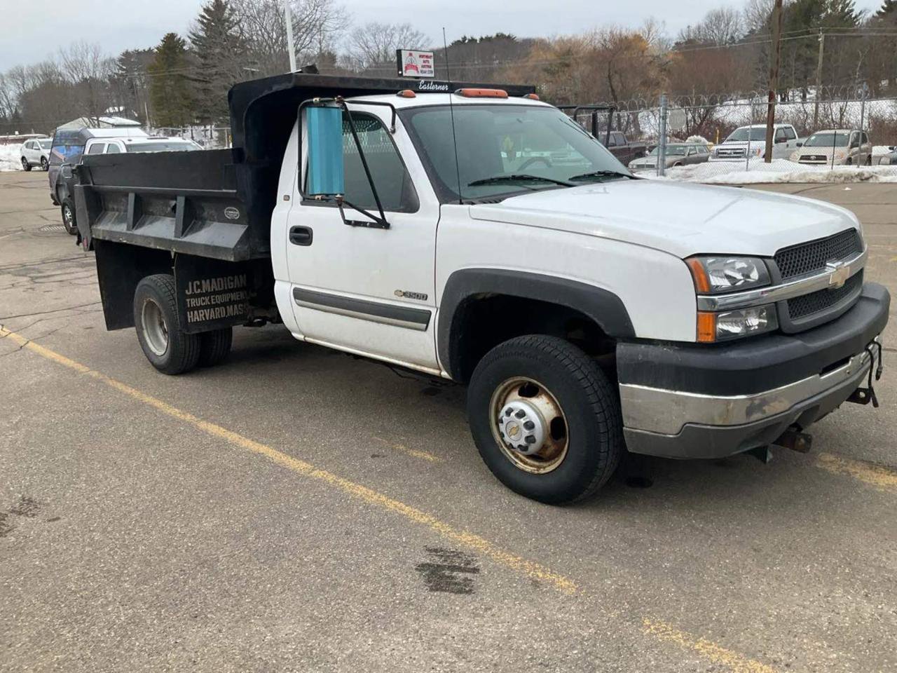 Used 2004 Chevrolet Silverado 3500 Reg Cab 137.0 WB, 60.4 CA 4W w/ Snow Plow Prep Package image 4