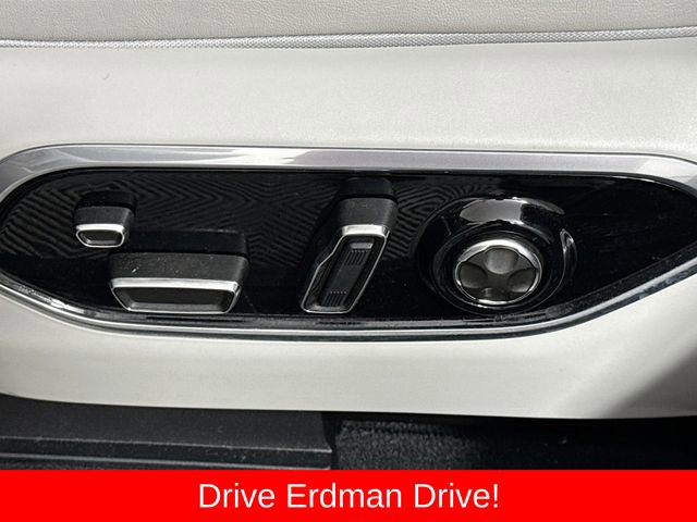 Used 2023 Jeep Grand Cherokee Overland w/ Adv Protech Group III AWD/4WD image 12