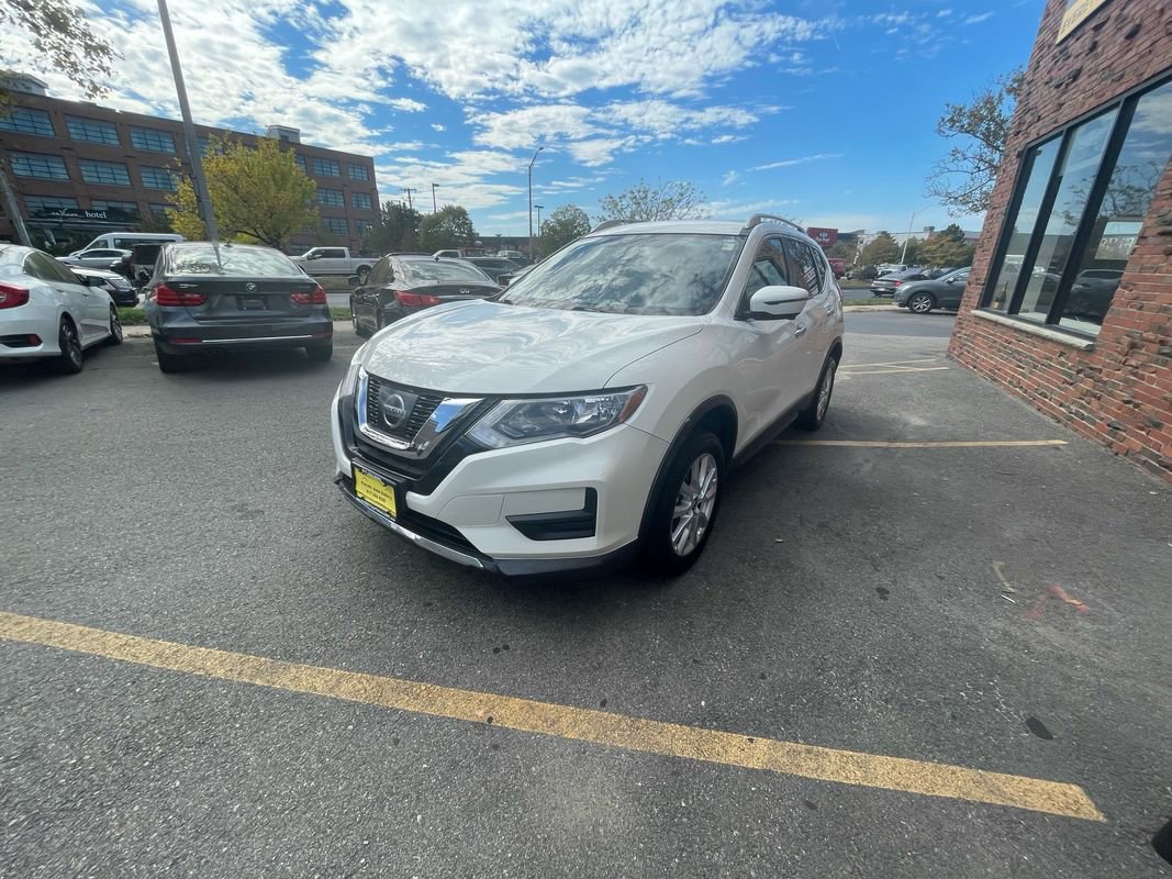 Used 2017 Nissan Rogue SV w/ SV Premium Package image 7
