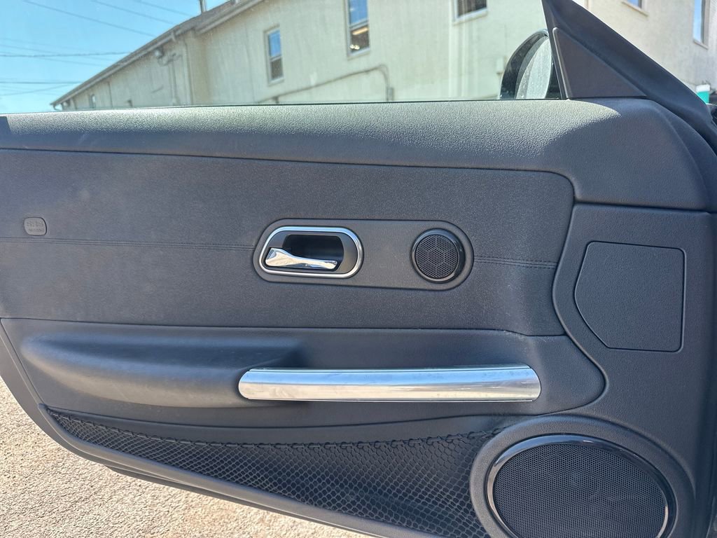 Used 2005 Chrysler Crossfire Convertible image 19