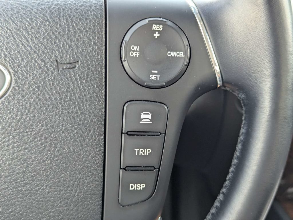 Used 2011 Hyundai Genesis 4.6 RWD image 27