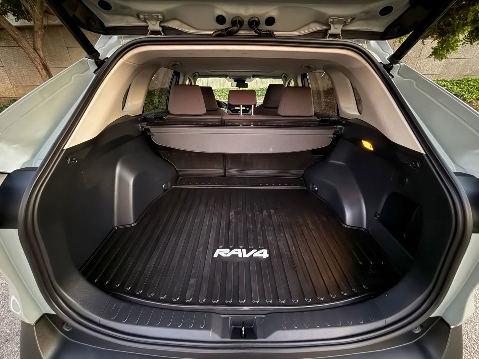 Used 2019 Toyota RAV4 XLE w/ Convenience Package FWD image 50