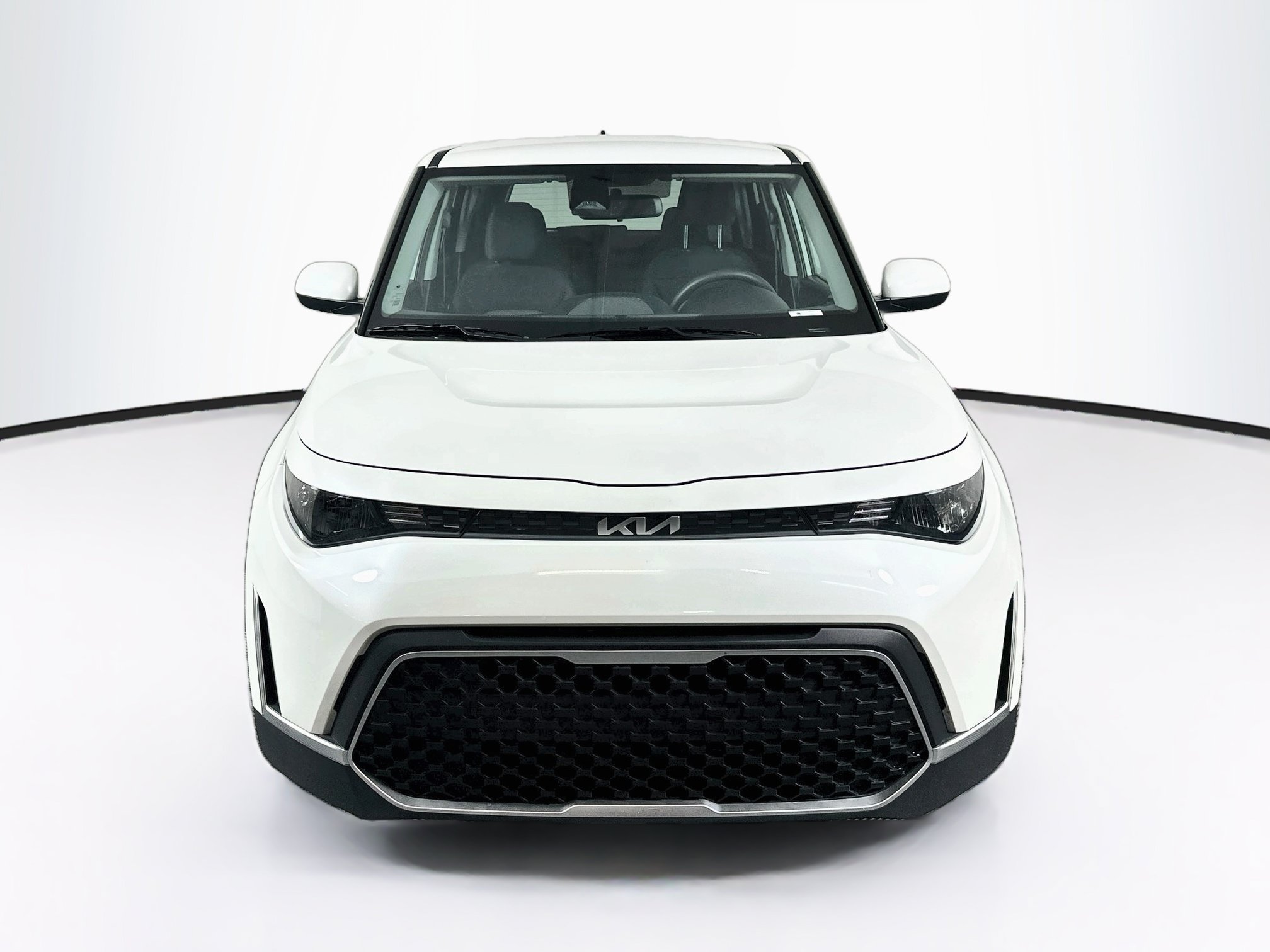 Used 2025 Kia Soul LX w/ LX Technology Package FWD image 2