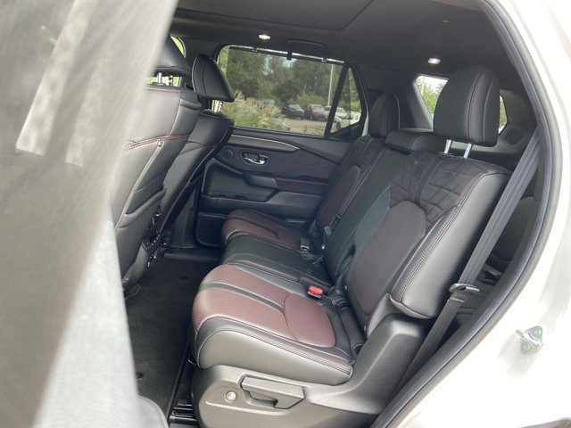 Used 2026 Honda Pilot Black Edition image 16