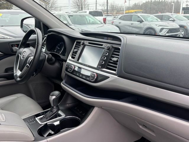 Used 2019 Toyota Highlander XLE image 15