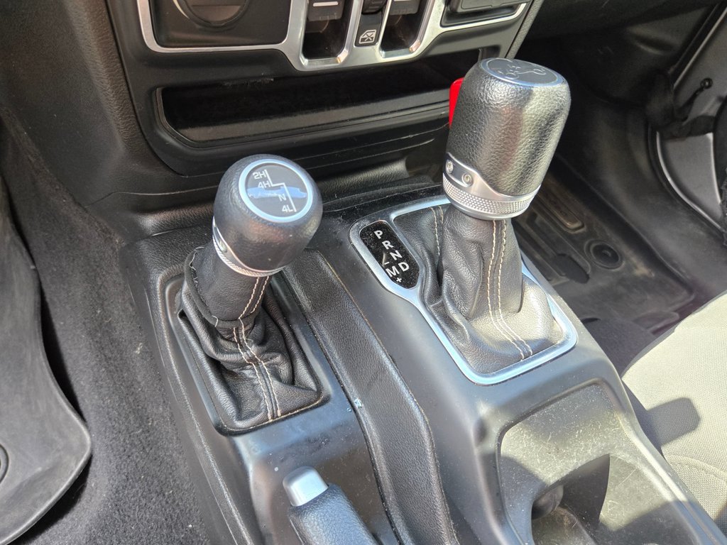 Used 2019 Jeep Wrangler Unlimited Sahara AWD/4WD image 15