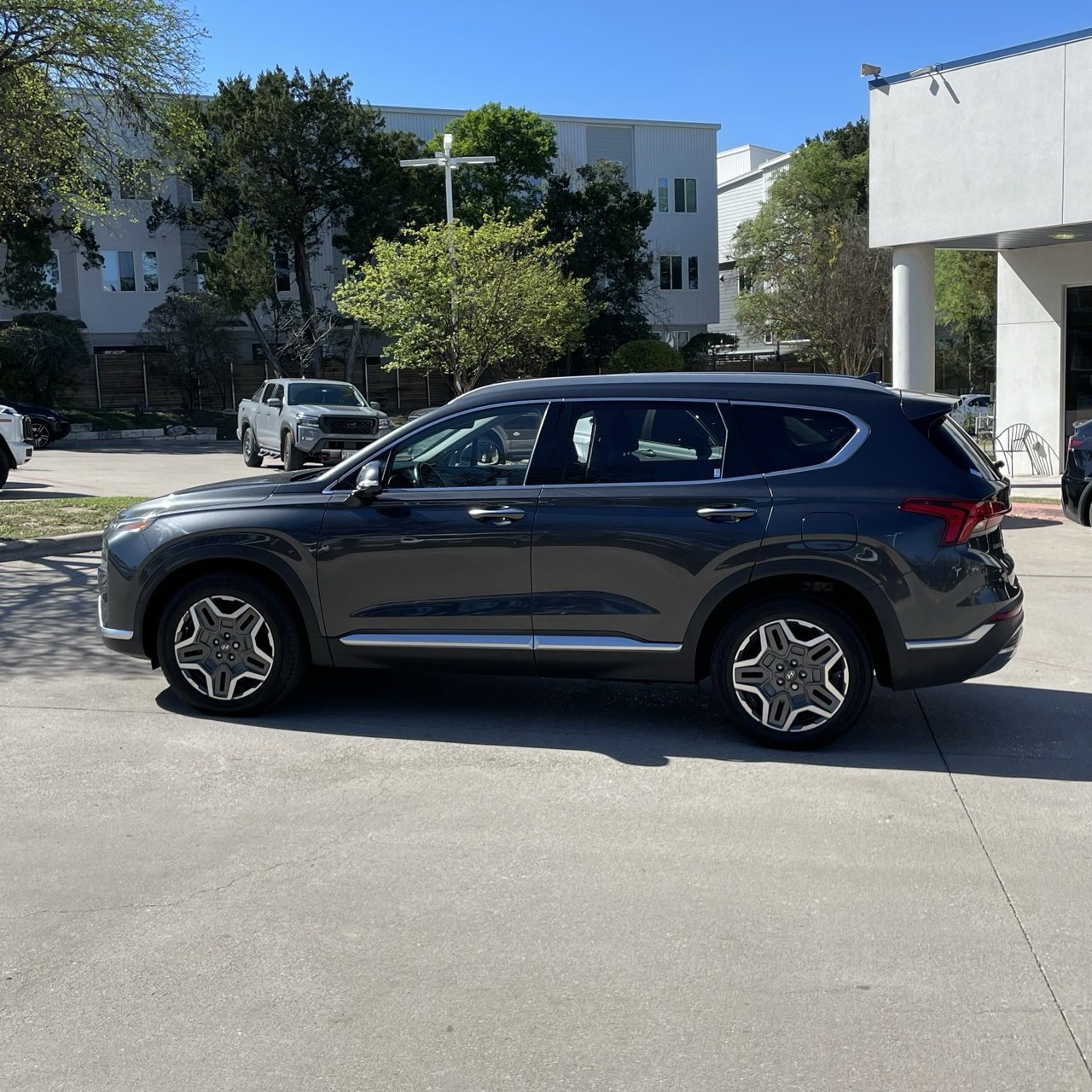 Used 2022 Hyundai Santa Fe Limited image 3