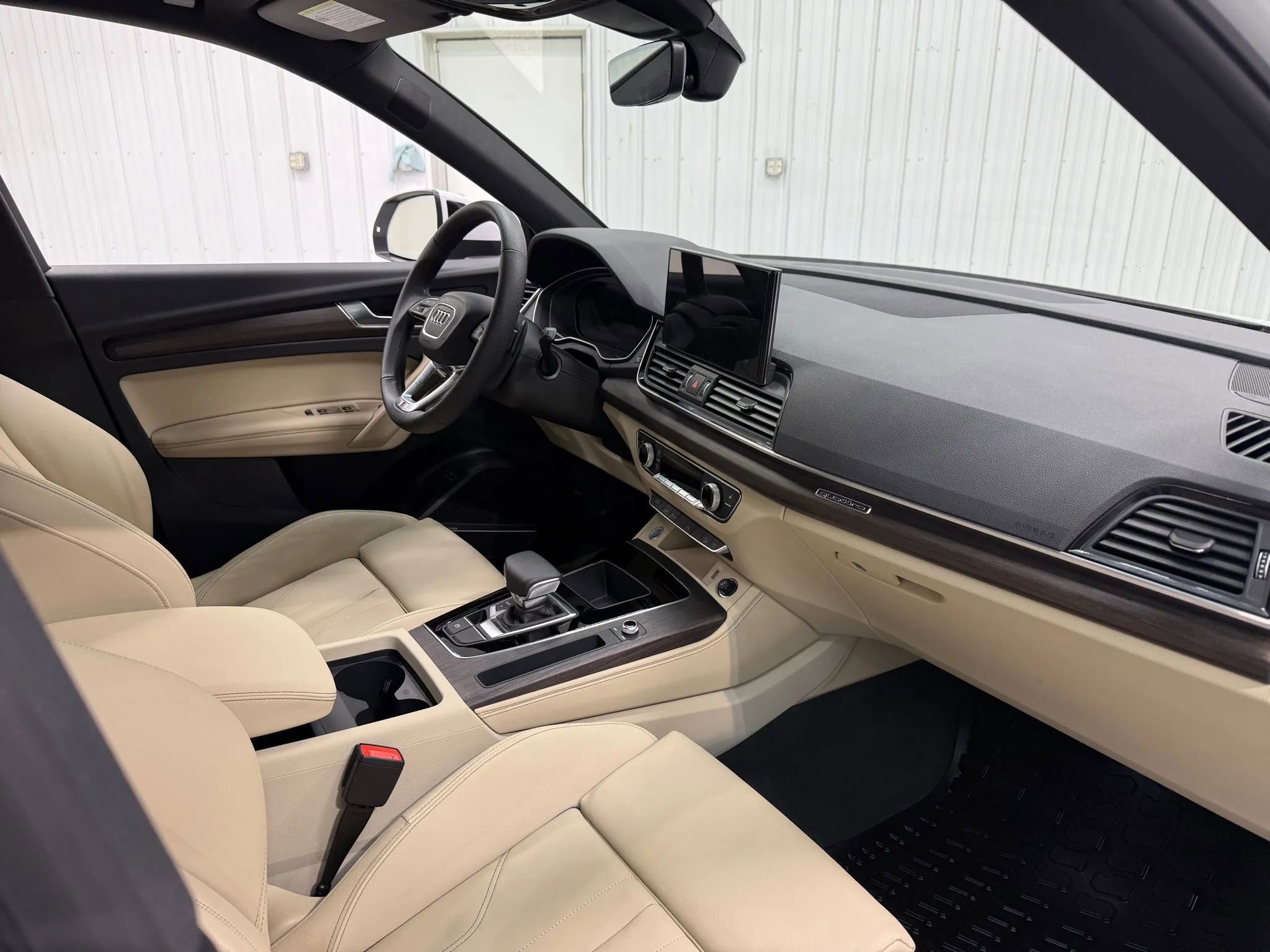 Used 2025 Audi Q5 e Premium Plus w/ Premium Plus Package image 13