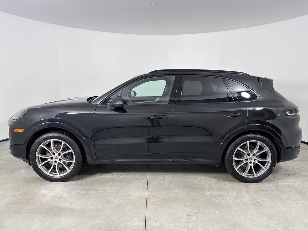 Certified 2025 Porsche Cayenne image 2