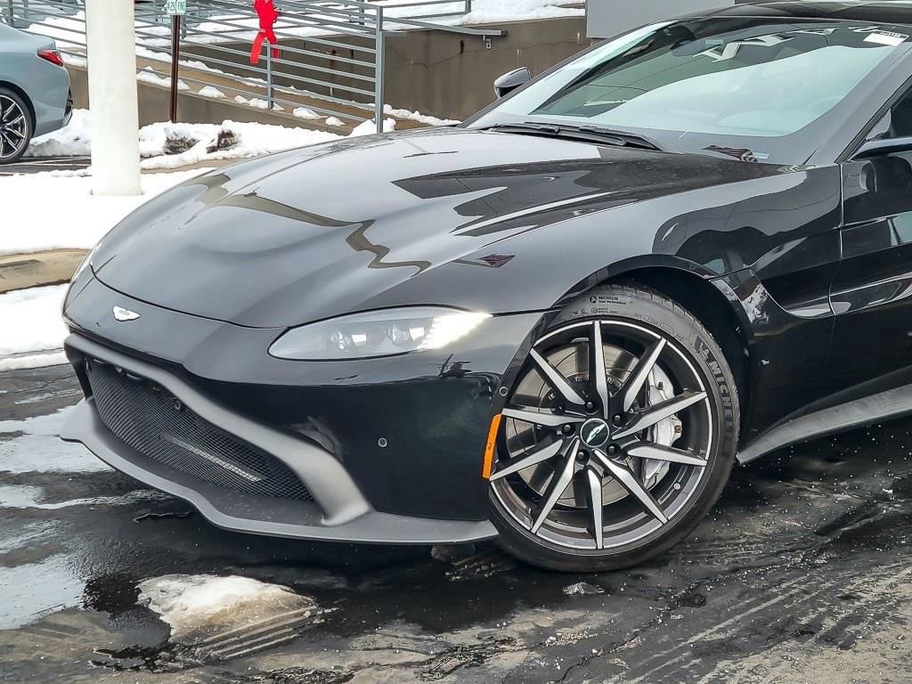 Used 2020 Aston Martin V8 Vantage Coupe image 2