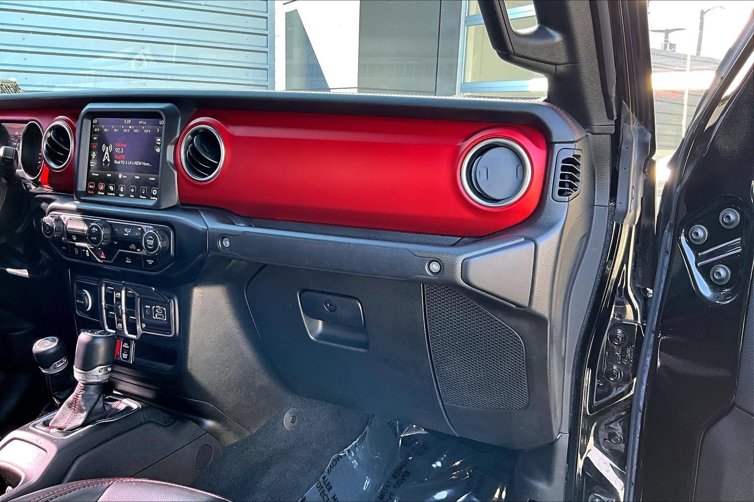 Used 2022 Jeep Gladiator Rubicon w/ LED Lighting Group AWD/4WD image 16