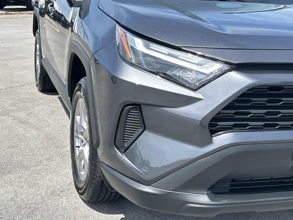 Used 2022 Toyota RAV4 XLE AWD/4WD image 11