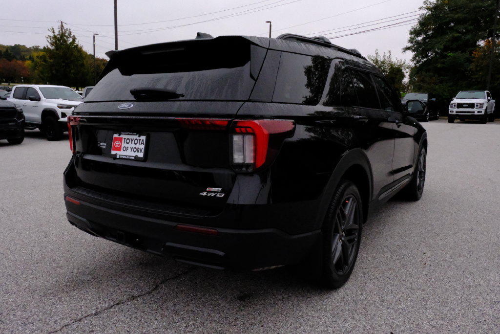 Used 2025 Ford Explorer ST-Line w/ Premium Package AWD/4WD image 3