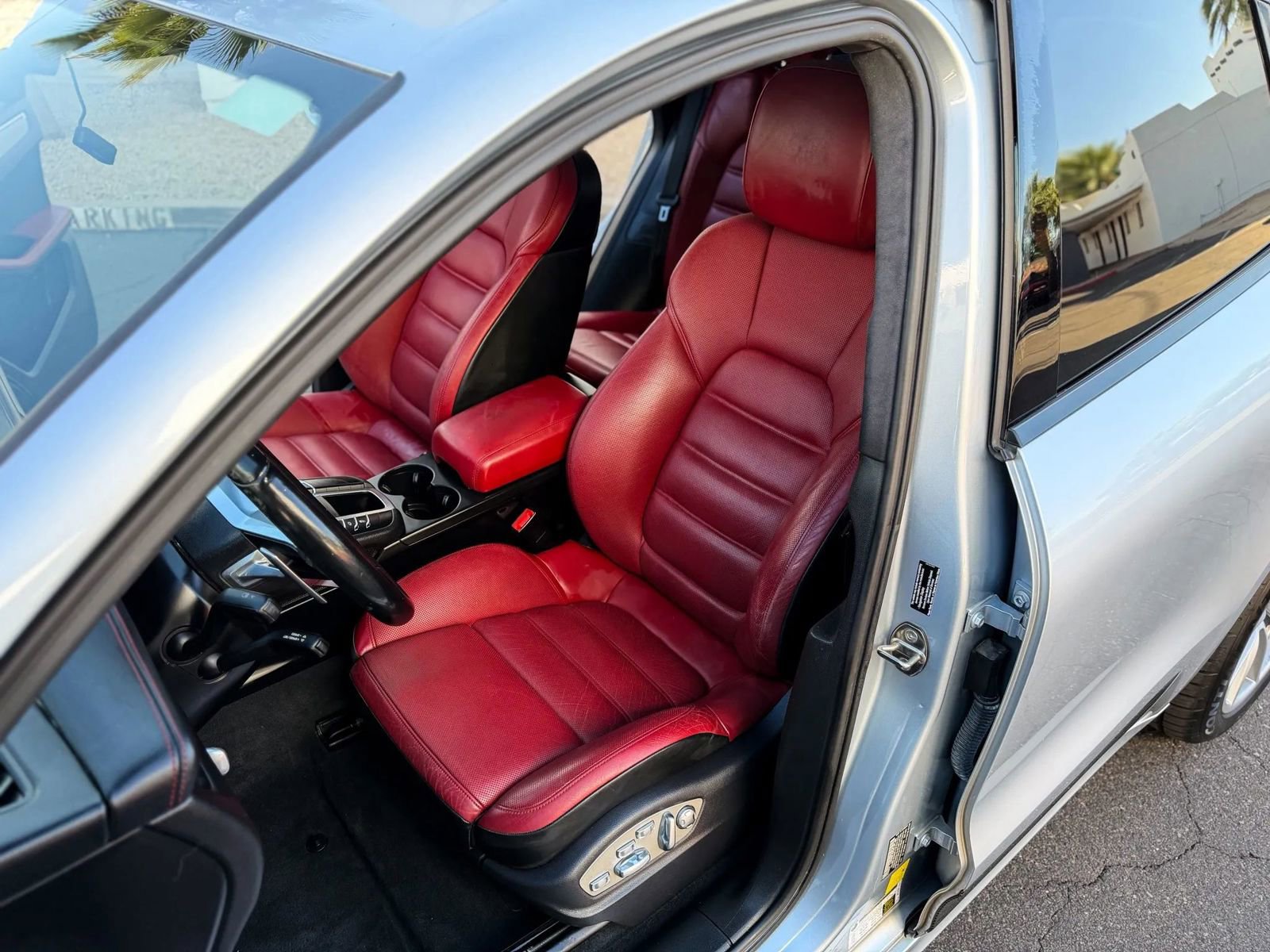 Used 2015 Porsche Macan Turbo image 18