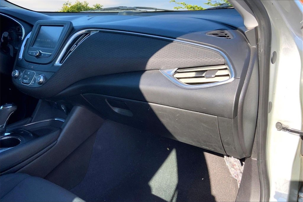 Used 2017 Chevrolet Malibu LT image 26