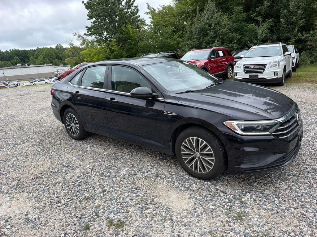 Used 2019 Volkswagen Jetta SEL w/ Cold Weather Package FWD image 3