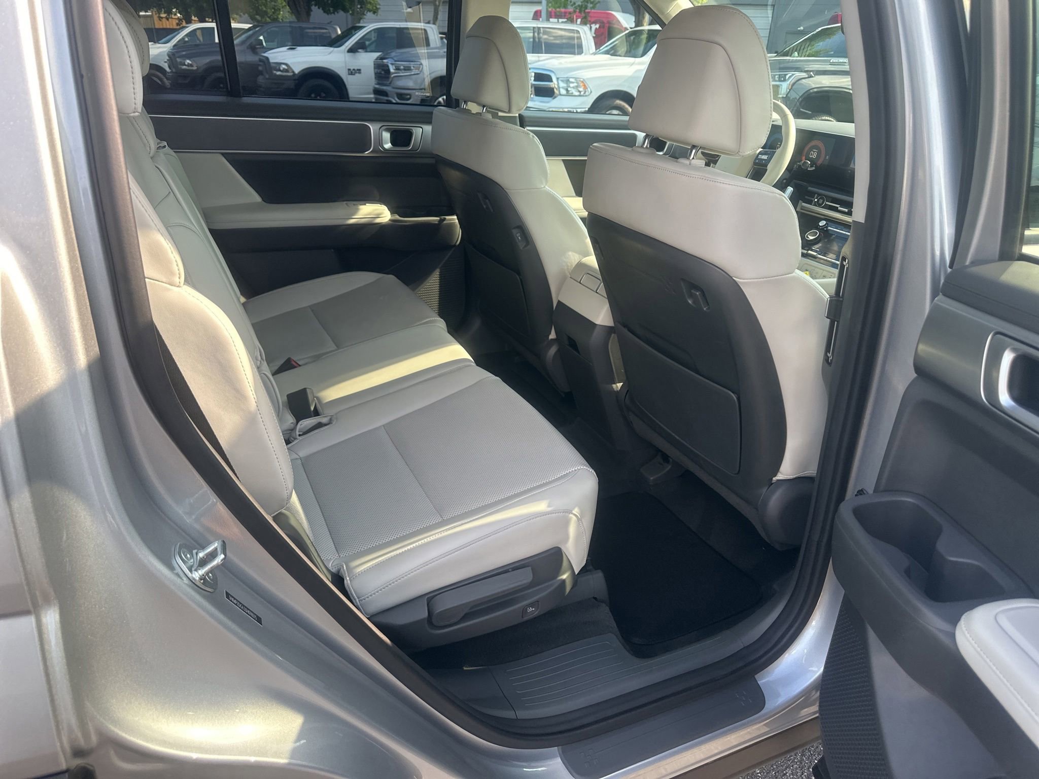 Used 2025 Hyundai Santa Fe SEL AWD/4WD image 14