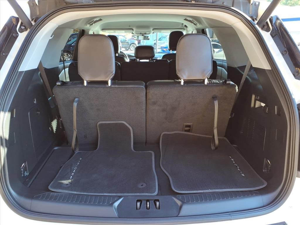 Used 2022 Ford Explorer XLT w/ Equipment Group 202A image 10