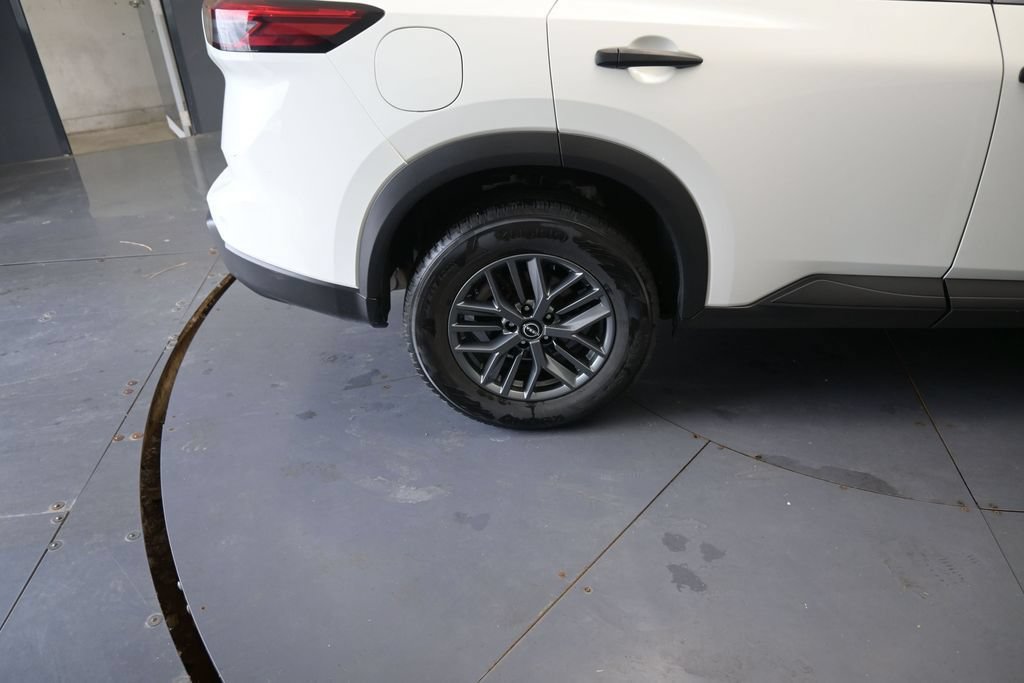 Used 2024 Nissan Rogue S FWD image 19