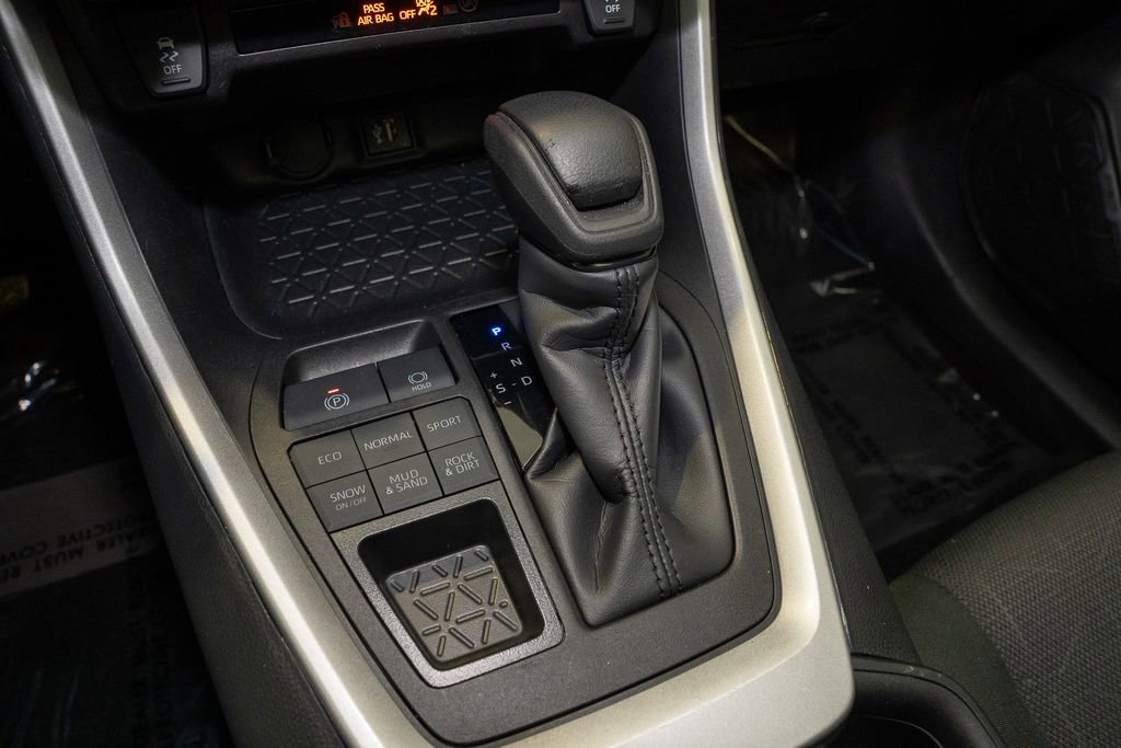 Used 2025 Toyota RAV4 XLE w/ Convenience Package image 16