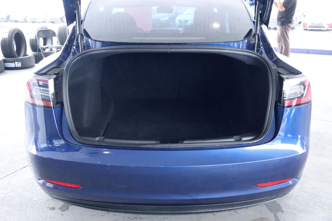 Used 2018 Tesla Model 3 Mid Range RWD image 31