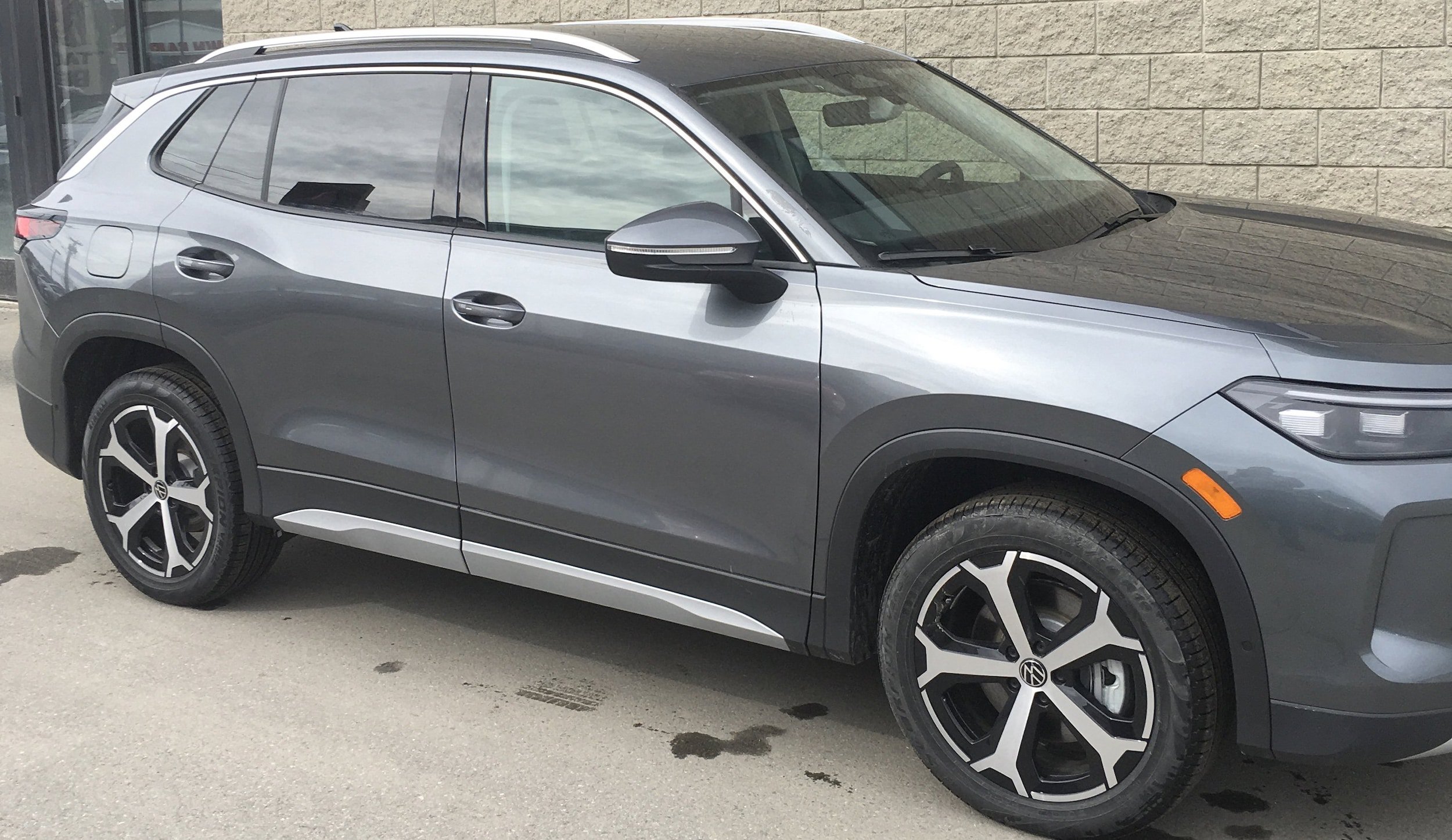 New 2026 Volkswagen Tiguan SE AWD/4WD image 3
