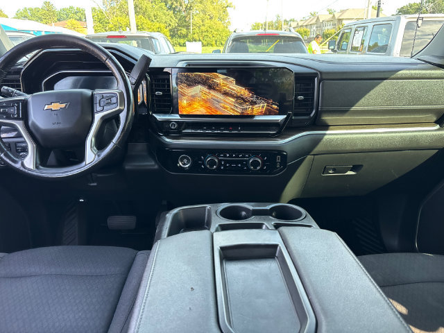 Used 2022 Chevrolet Silverado 1500 LT AWD/4WD image 10