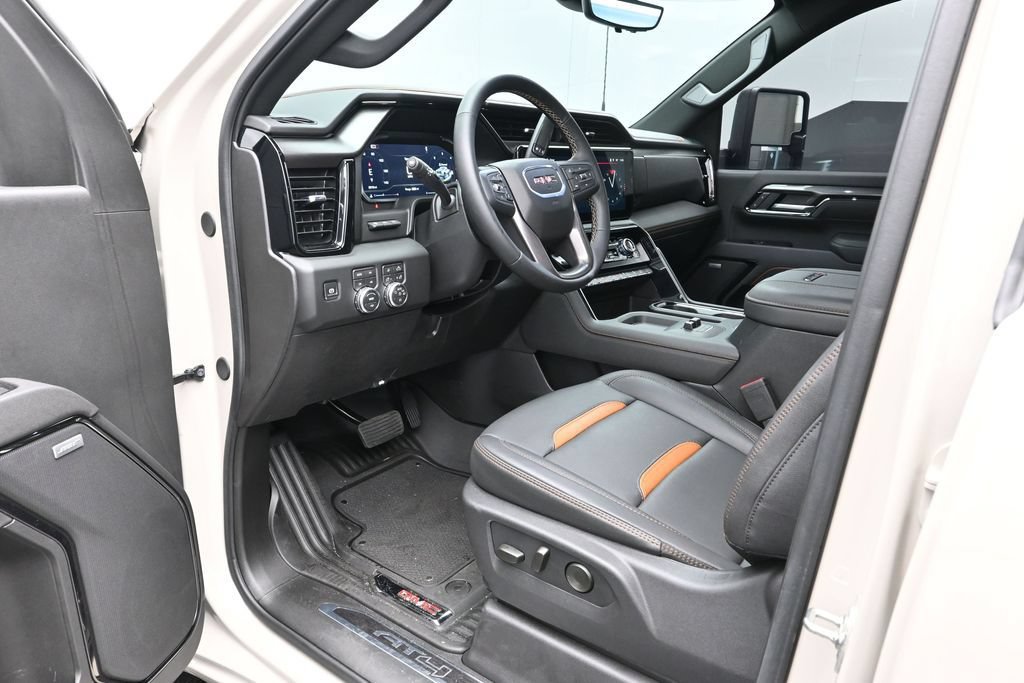 Used 2026 GMC Sierra 2500 AT4 w/ AT4 Premium Plus Package AWD/4WD image 4
