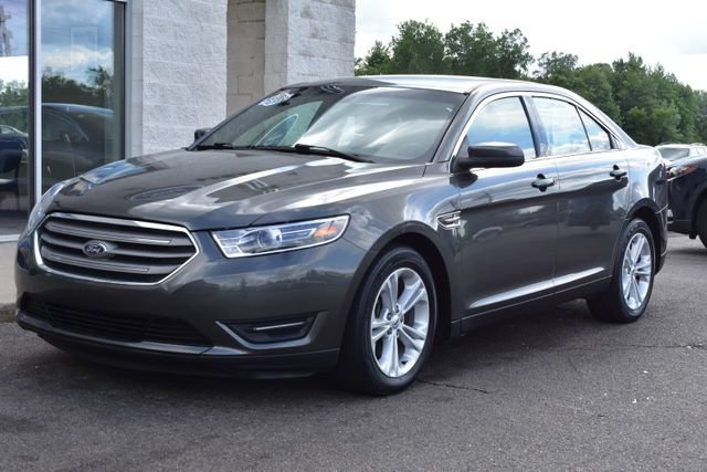 Used 2017 Ford Taurus SEL FWD image 16