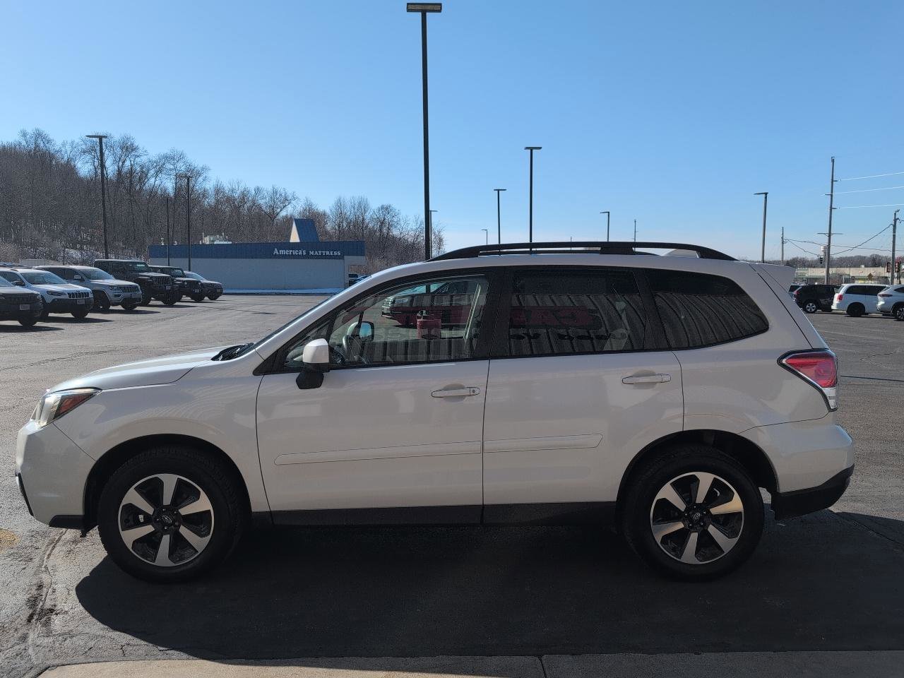 Used 2017 Subaru Forester 2.5i Premium w/ All-Weather Package image 5