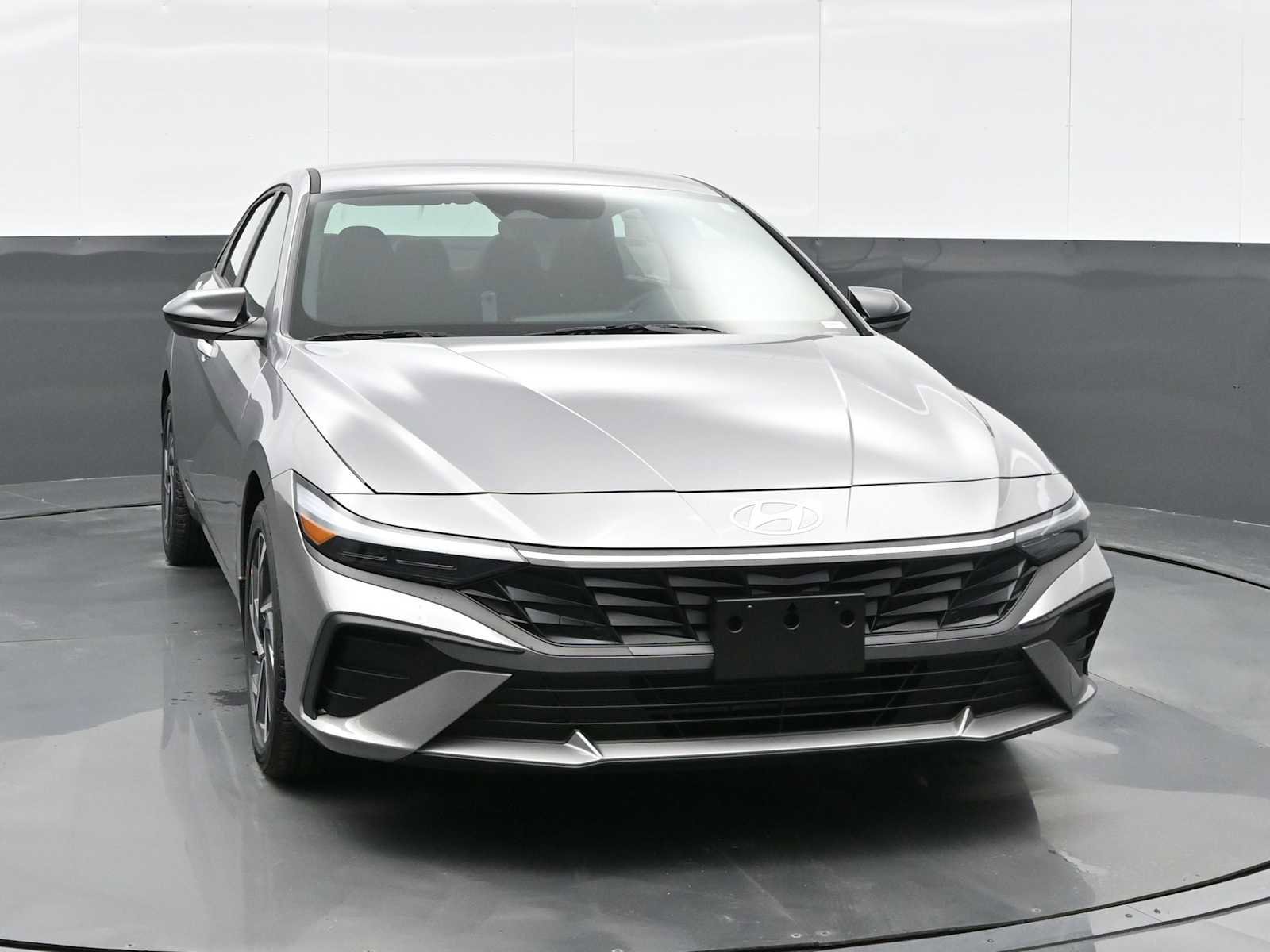 Certified 2025 Hyundai Elantra Sport image 2