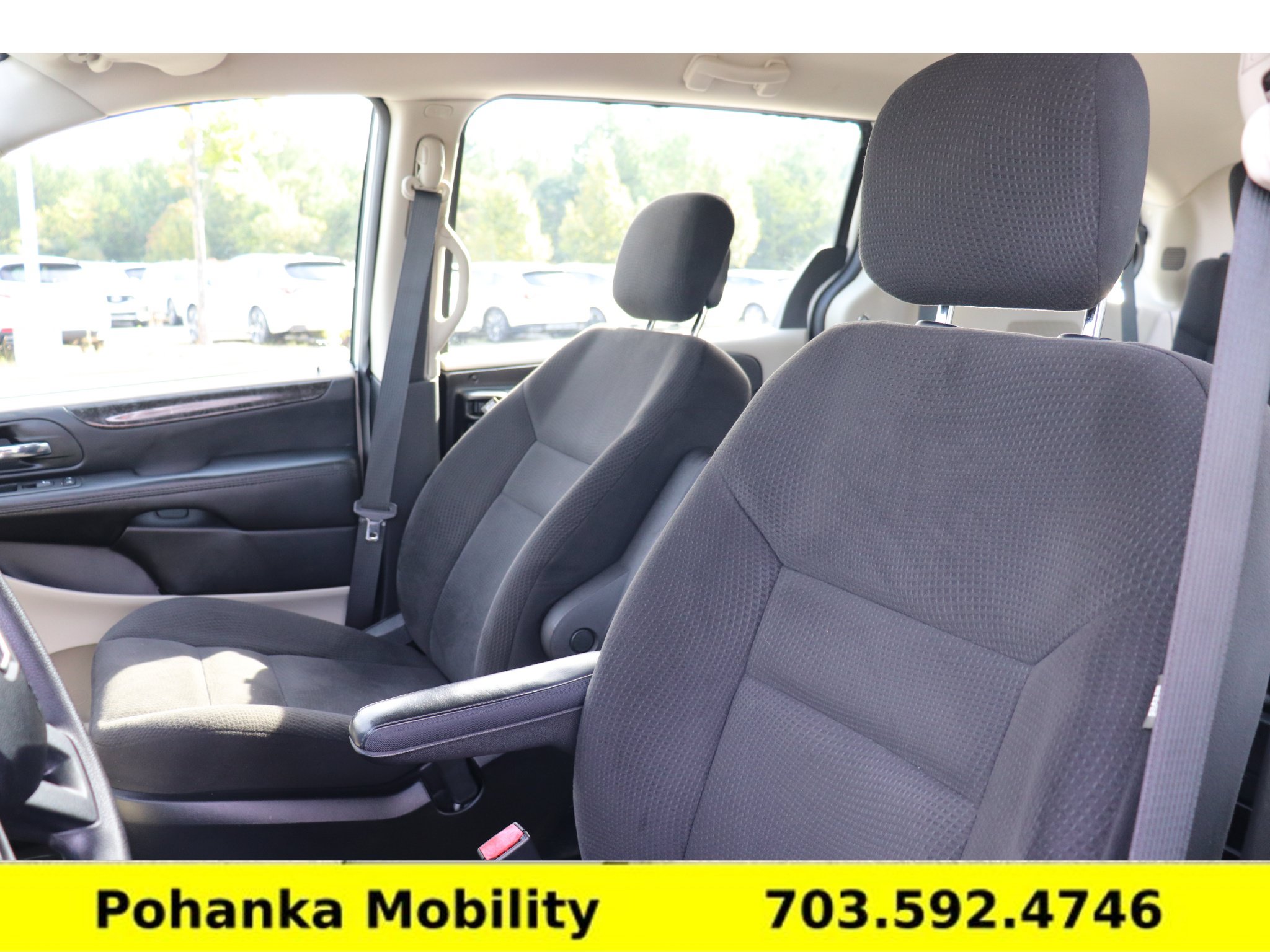 Used 2015 Dodge Grand Caravan American Value Package FWD image 20