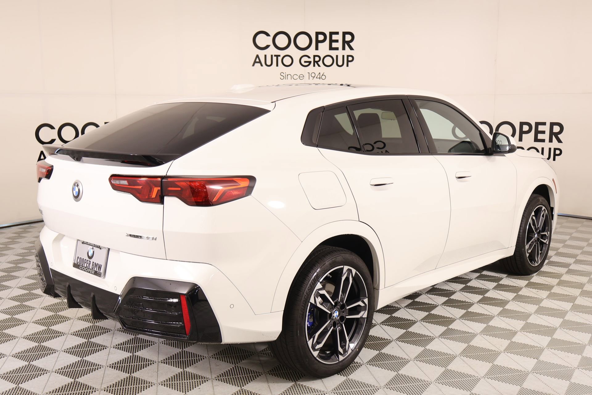 Used 2026 BMW X2 xDrive28i w/ M Sport Package AWD/4WD image 21